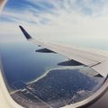 Klausimas, neduodantis ramybės daugeliui keleivių: kodėl lėktuvo languose yra mažos skylutės