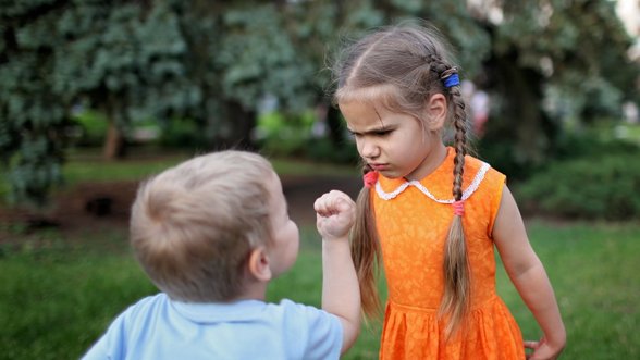 6 žingsniai, kurių tėvai gali imtis jau šiandien: padės sumažinti brolių ir seserų konfliktus šeimoje