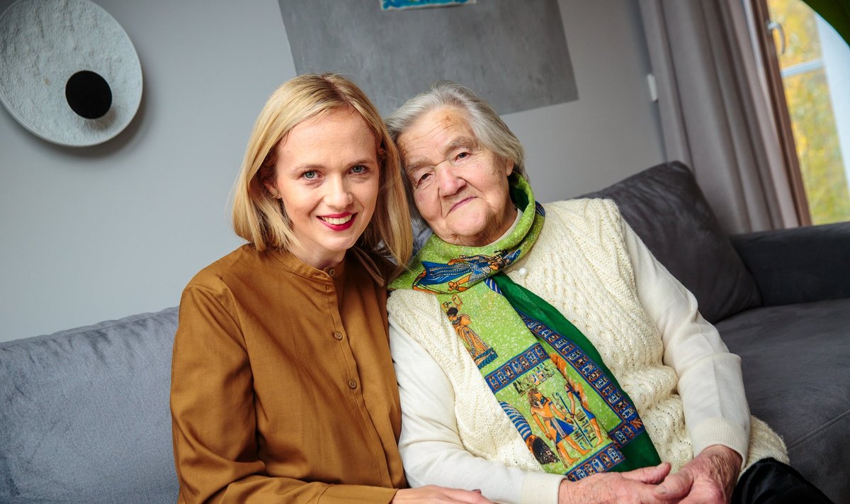 Živilė Kropaitė-Basiulė su močiute