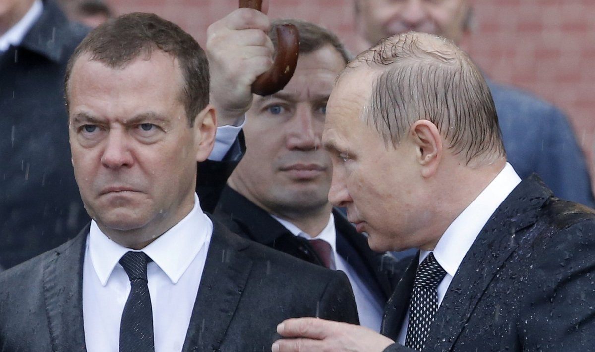 Dmitrijus Medvedevas, Vladimiras Putinas