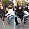 Paryžiuje užpulta K. Kardashian: bandyta pabučiuoti jai į užpakalį