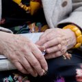 87-erių senolė papuolė į įžūlius jaunimo spąstus, bet sumaniai išsisuko