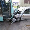 Akimirka iki tragedijos: užmigęs automobilio vairuotojas rėžėsi į autobusą