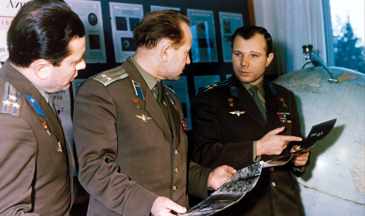 (Iš kairės į dešinę): P.Popovyčius, A.Leonovas ir J.Gagarinas