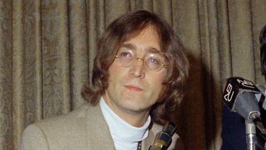 Aukcione parduodama kulka iš ginklo, kuriuo buvo nužudytas Johnas Lennonas