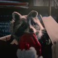 „Lidl“ kalėdinėje reklamoje – ašarą braukiantis meškėnas ir stebuklų kūrimo žinutė
