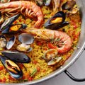 Tradicinis ispaniškas receptas: paelija su jūrų gėrybėmis