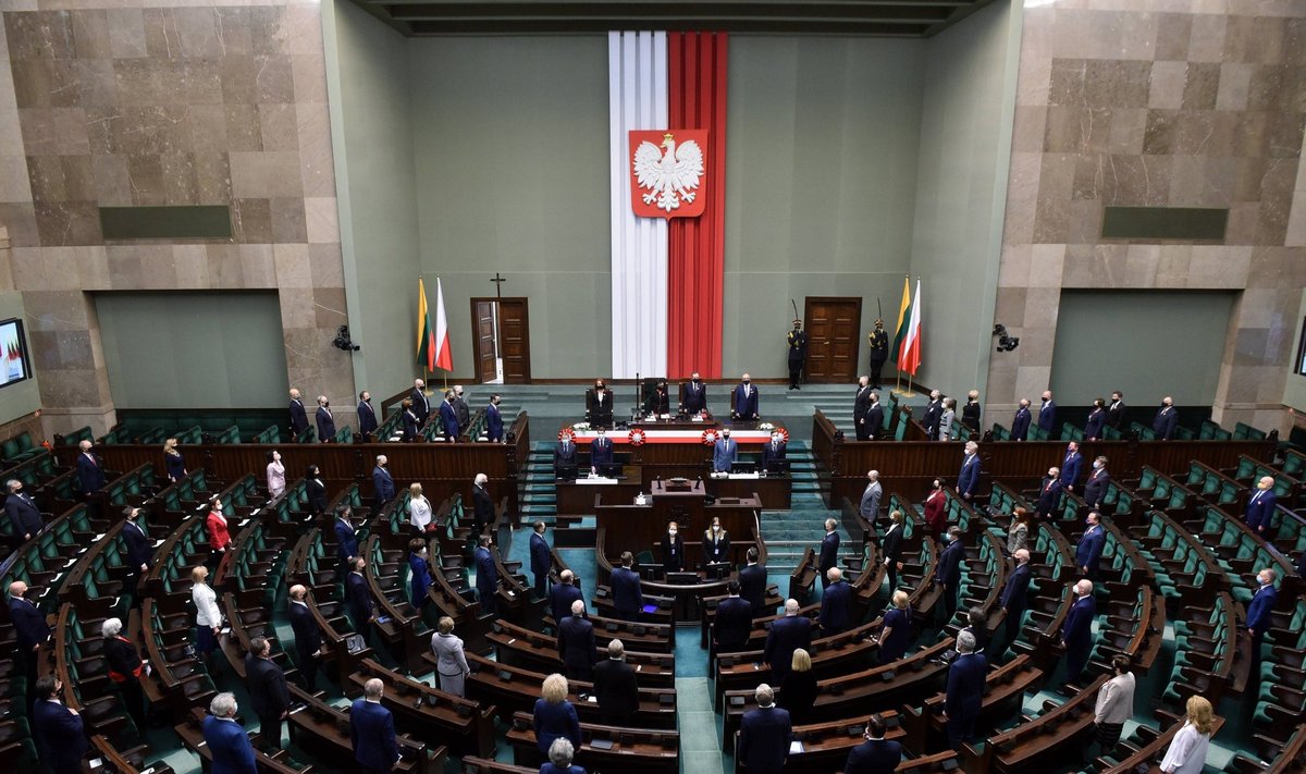Lenkijos valdančioji koalicija formaliai prarado daugumą Seime