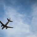 Keleiviai liko šokiruoti – paauglys JAV iššoko per nusileidusio lėktuvo avarinį liuką