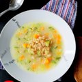 Labai pigi ir labai skani šviežių agurkų sriuba su perlinėmis kruopomis