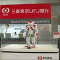Japonijos oro uoste robotas turistams praneša valiutų kursus