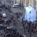 Chaosas Paryžiuje tęsiasi: buvo evakuota miesto centre esanti stotis