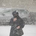 Lietuvoje vėjo gūsiai ir sniegas maišo dangų su žeme: Vilniuje kilo pūga, eismo sąlygos sudėtingos