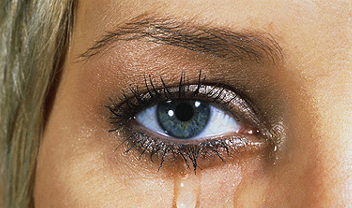 Moteris, ašaros