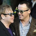 Eltonas Johnas ir Davidas Furnishas planuoja antras vestuves