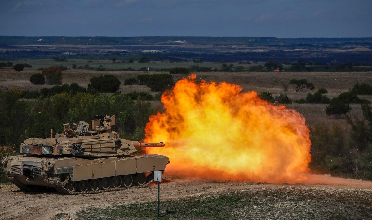 Abrams tanko šūvis