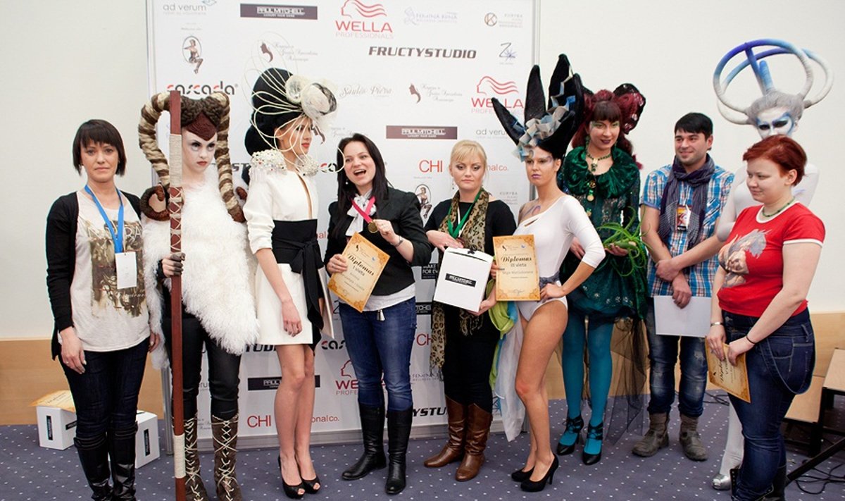 Atviras kirpėjų ir grožio specialistų čempionatas parodoje „Pelenė 2012“