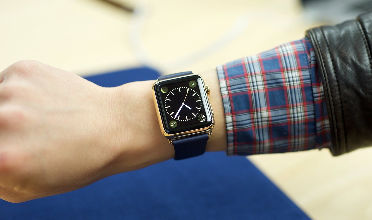 Auksinis "Apple Watch Edition" laikrodis