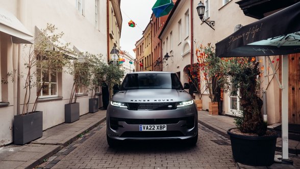 „Range Rover“ ir „Lietuvos Davosas“ – apie tvarią ateitį ir lyderystę