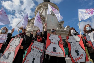 Paryžius: mitingas, ginantis teisę į abortą