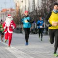 Vilniaus gatves užplūdo bėgantys Kalėdų seneliai ir snieguolės