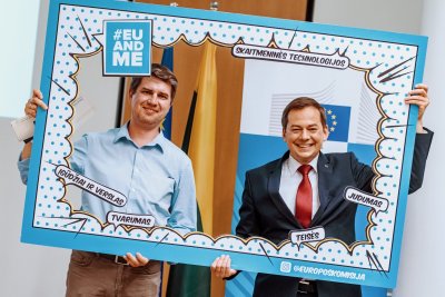 „Europos egzamino 2019“ finalistas Jonas Urbanavičius (kairėje)