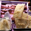 Italą mirtinai prispaudė krintančios sūrio galvos