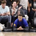 NBA naktis: sirgalių pyktį sukėlęs „Warriors“ ir „Spurs“ mūšis bei L. Jameso trigubas dublis