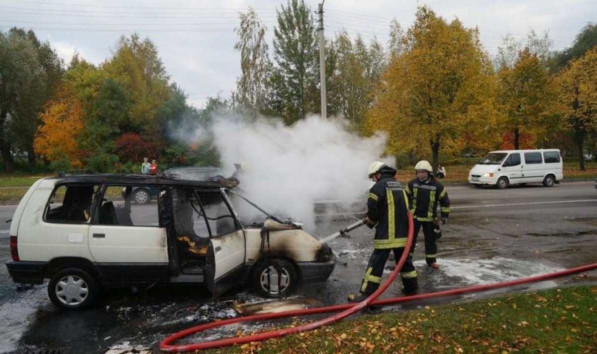 Kaune sudegė automobilis