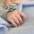 Daugiabučio laiptinėje rastas kūdikis – medikų dėmesio centre: jo kūnelis pavojingai atšalo