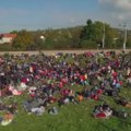 Migrantai kovoja su šalčiu ir ieško naujų kelių į Vokietiją
