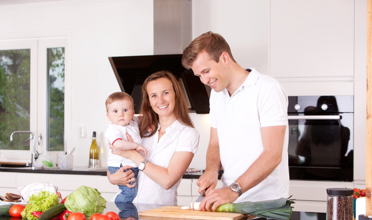 Jei vyras ar kitas šeimos narys ruoštų maistą, moteriai per savaitę padovanotų 4 valandas.