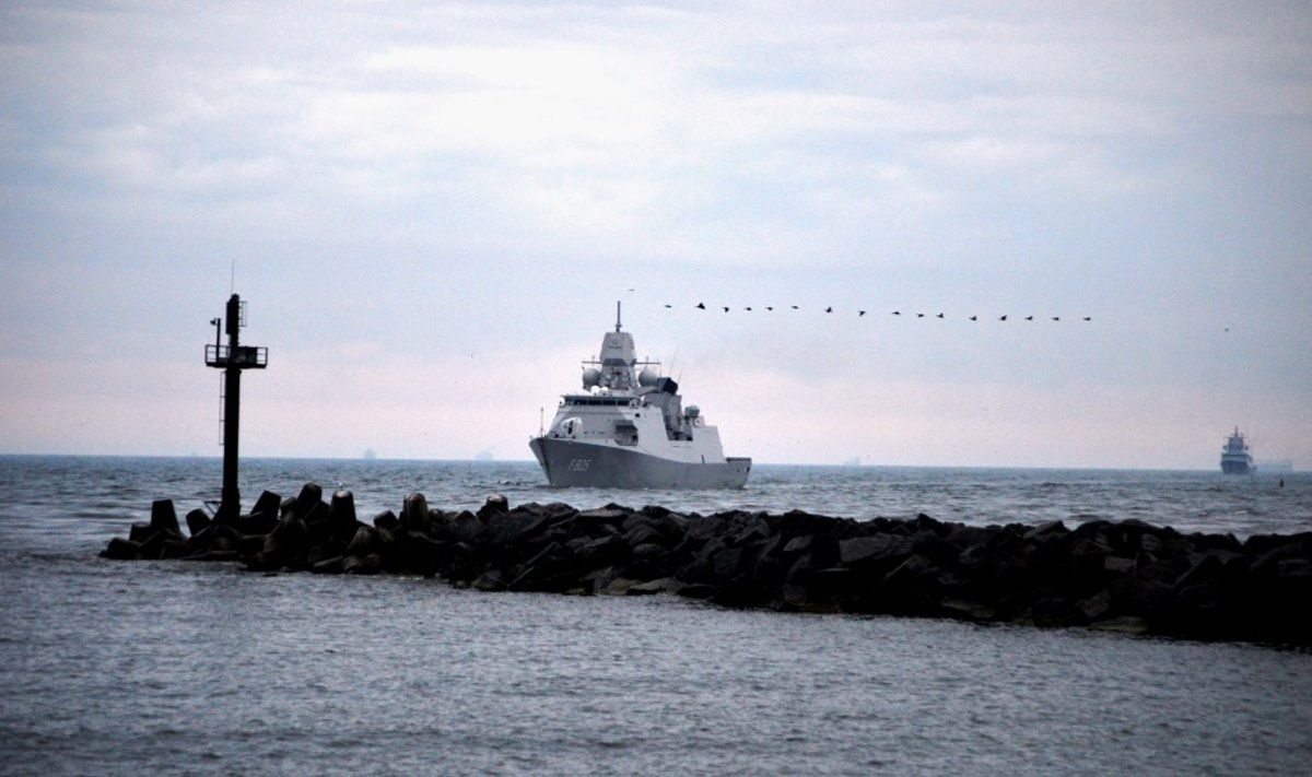 Klaipėdoje prisišvartavo NATO nuolatinės parengties jūrinės grupės kovinių laivų junginio laivai
