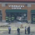 JAV į „Starbucks“ kavinę įvažiavus automobiliui, sužeisti 3 žmonės