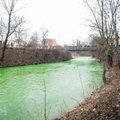 Vilniaus šilumos tinklai: žalias vanduo mieste ar upėje – nekenksmingas, taip tikrinamas vamzdynų sandarumas