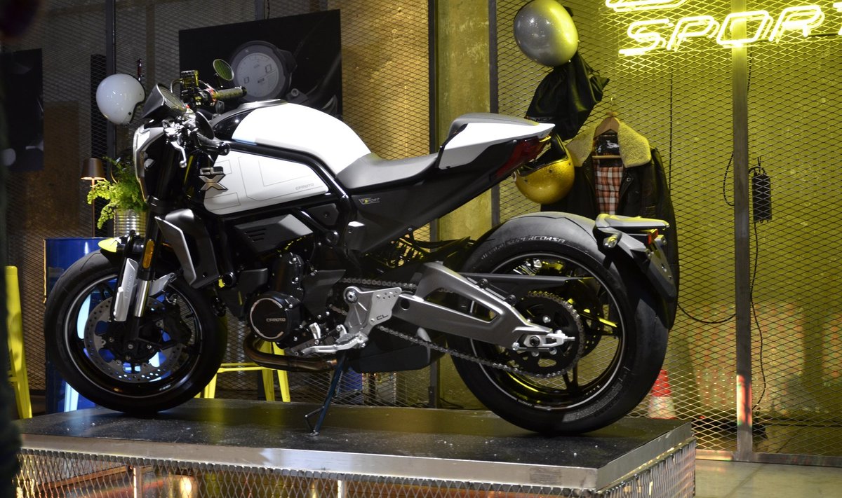 "CFMoto" rinkai siūlo tris naujus stilingus motociklus. Mariaus Eidukonio nuotr.
