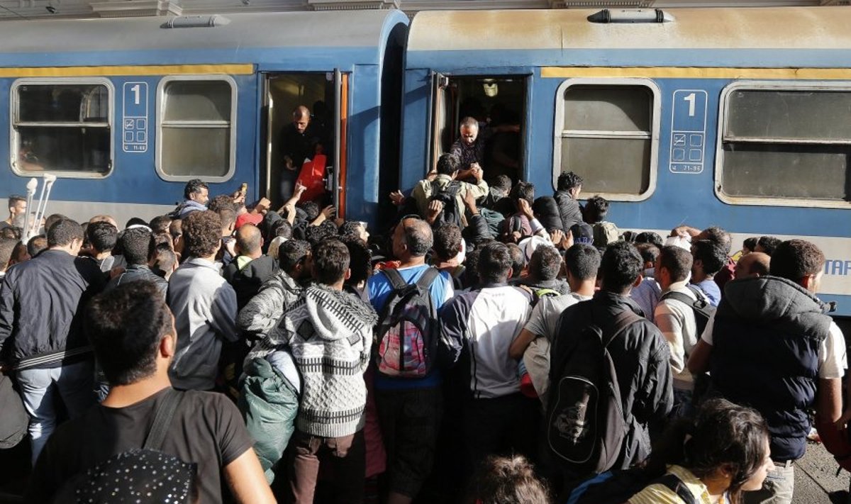 Migrantai šturmuoja Budapešto traukinių stotį