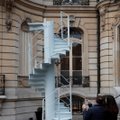 Originalių Eifelio bokšto laiptų dalis aukcione parduota už 169 tūkst. eurų