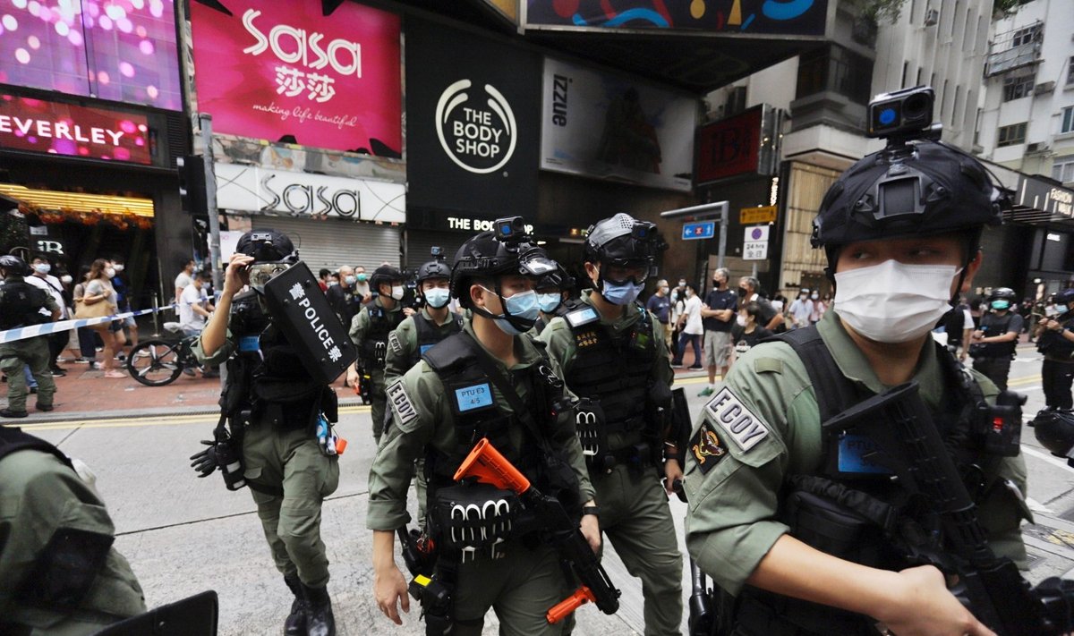Kinijai minint nacionalinę dieną, Honkonge sulaikyti dešimtys protestuotojų