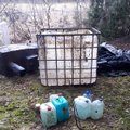 Plungės rajono miške – naminės degtinės darykla: policija rado 400 litrų skysčio