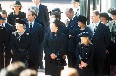 Karalienė Elžbieta II ir princesė Margaret per Dianos laidotuves