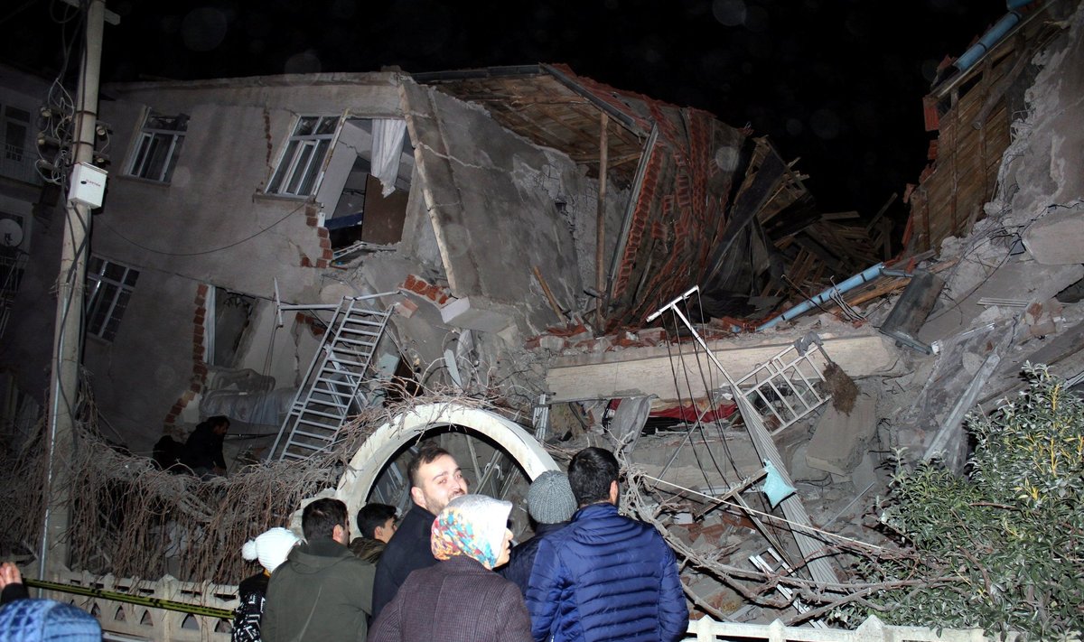Turkiją supurtė žemės drebėjimas
