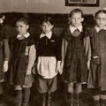 Sibiro mokyklas gaubė badas ir mirtys: utėlėtus ir žaizdotus vaikus mokė tamsoje