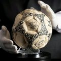 Aukcione parduotas kamuolys, kuriuo Maradona „Dievo ranka“ įmušė legendinį įvartį