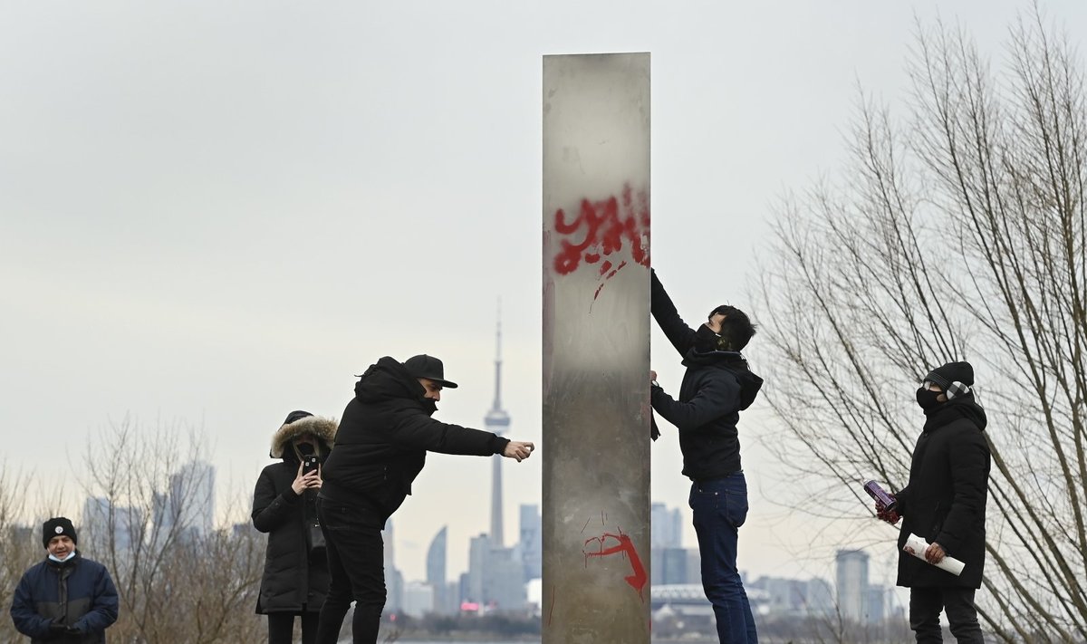 Naujųjų metų išvakarėse Toronte pastebėtas naujas mįslingas obeliskas