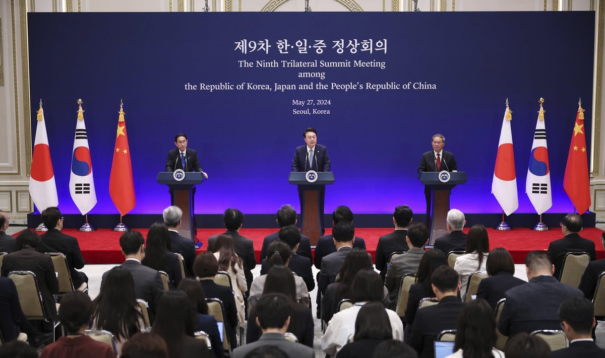 Po 5 metų pertraukos įvyko pirmas Pietų Korėjos, Kinijos ir Japonijos viršūnių susitikimas