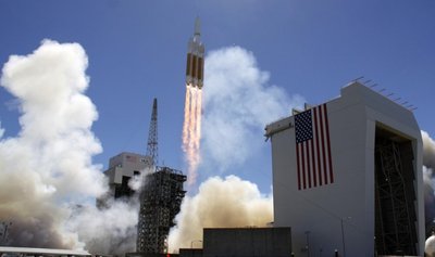 Iš Kalifornijos pakilo raketa „Delta IV“ su šnipinėjimo palydovu