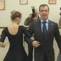 D.Medvedevas prieš rinkimus tęsia šokėjo karjerą