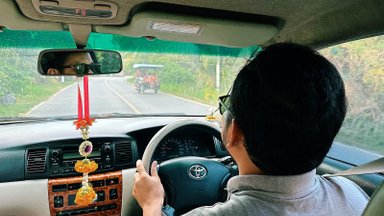 Į Tailandą nuvykusius lietuvius stebina vietinis taksistas: mintinai moka lietuviškas dainas