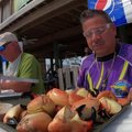 Floridoje vyko tradicinės krabų valgymo varžybos